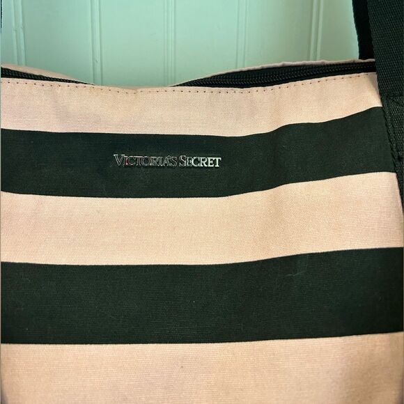 Victoria’s Secret travel/tote bag - Picture 3 of 6